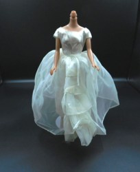 947 BARBIE WHITE DREAM BRIDE SATIN GOWN TIERS, VEIL, LONG GLOVES, BOUQUET 1963 64 CHOICE